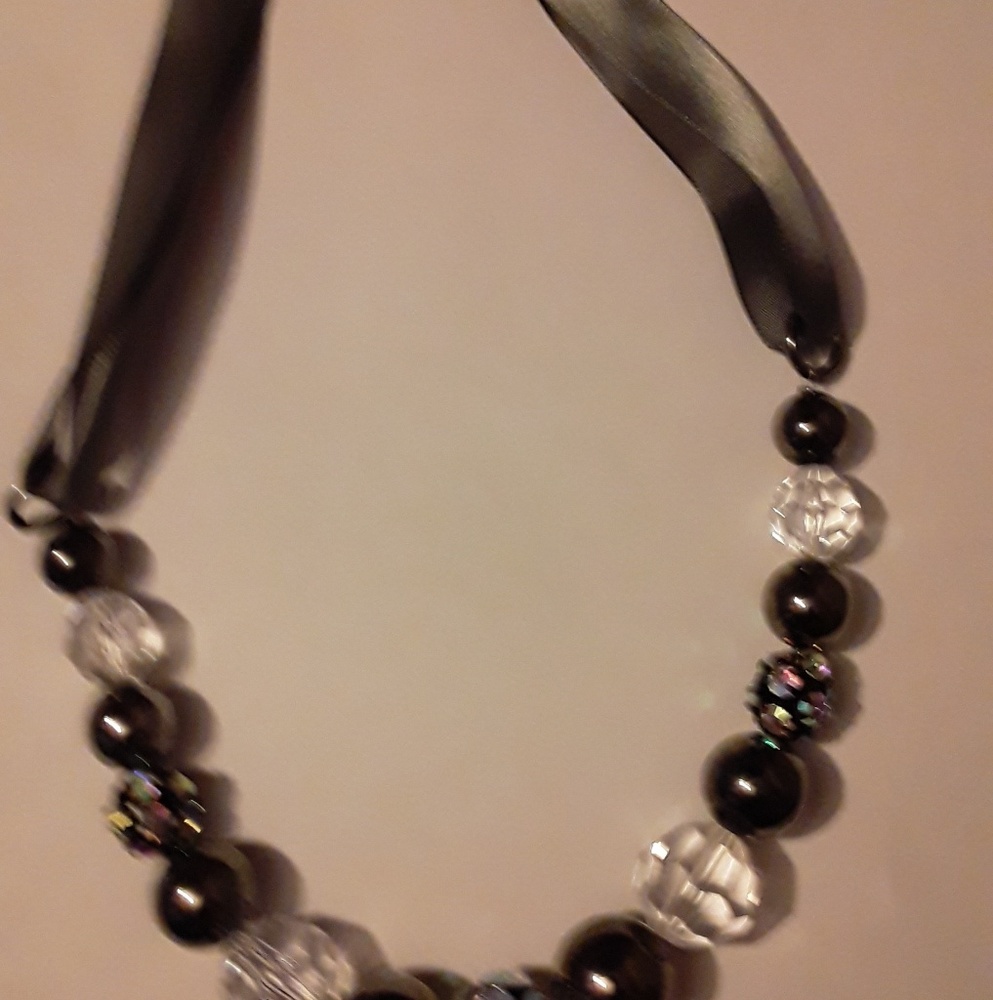 Silver and Crystal pearl necklace with ribbon latc